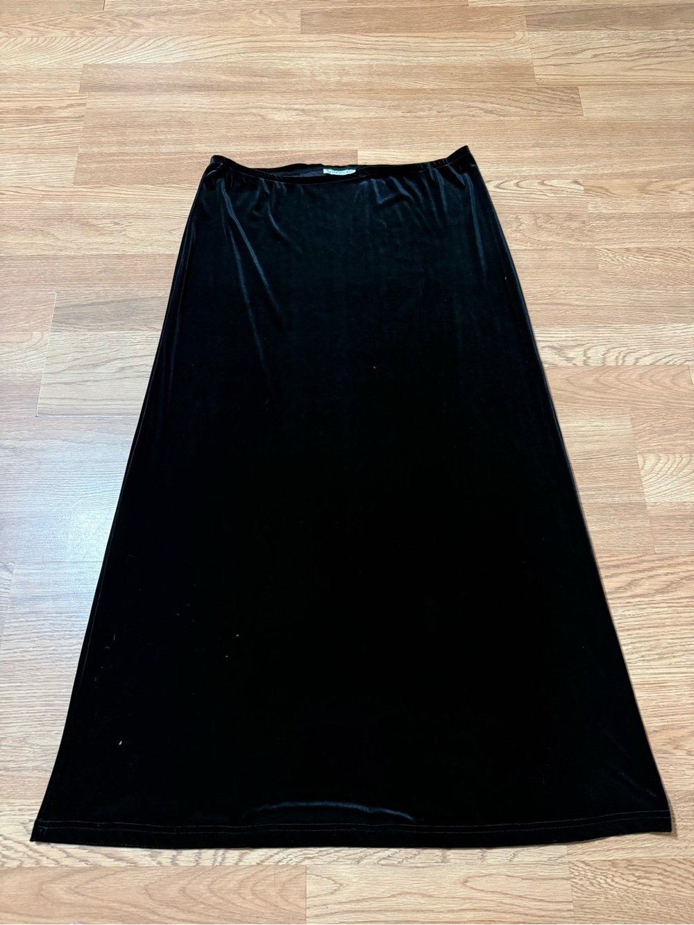 Tessuto Large Women's Black Velvet Maxi Skirt - Sleek Full-Length Style